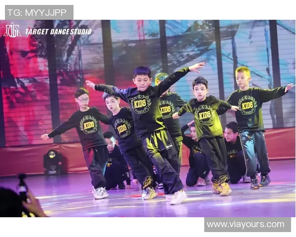 成都街舞队如何在街舞热潮中展开阵地战与文化传播探索 成都街舞队如何在街舞热潮中展开阵地战与文化传播探索