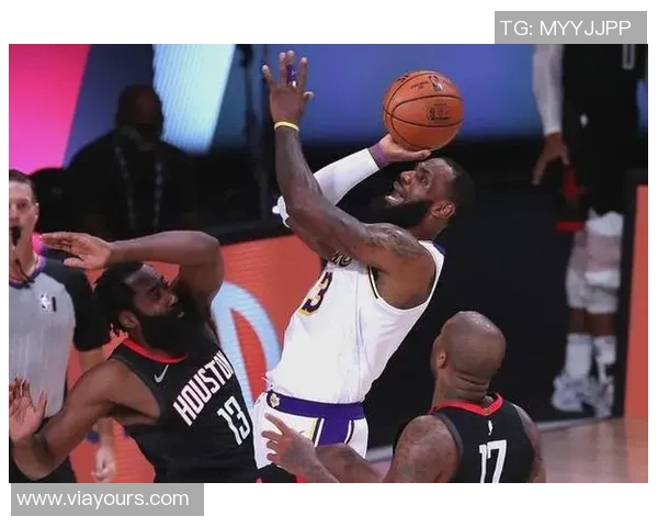 勒布朗詹姆斯的传奇生涯与篮球影响力探讨