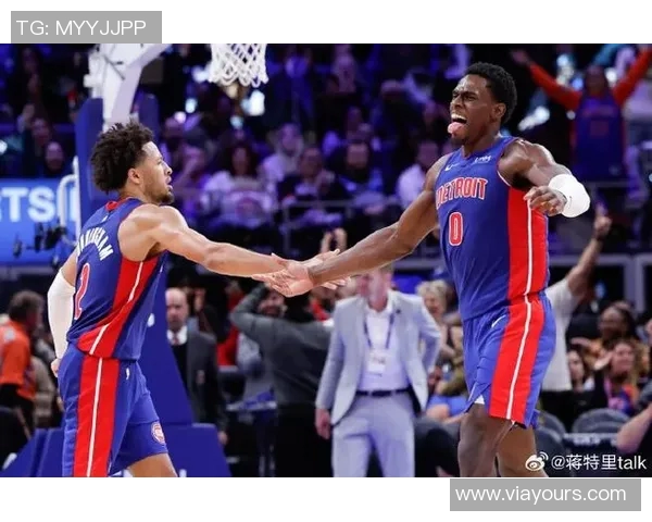 活塞与小牛在NBA夏季联赛中激战正酣新星球员表现引人瞩目