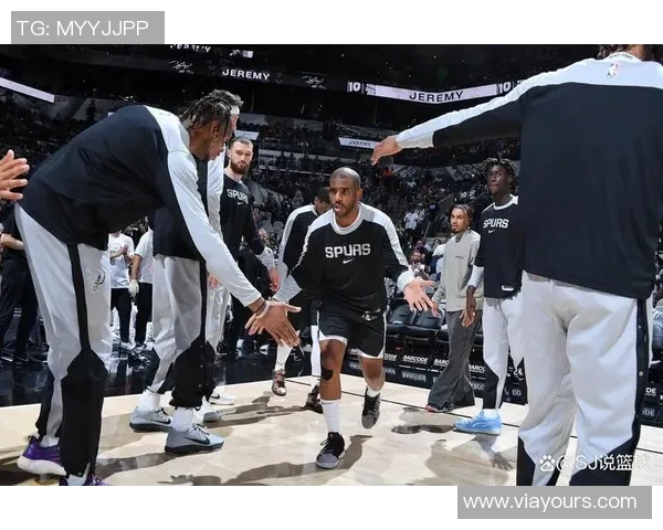 雷霆与马刺季后赛首战精彩回顾双方球员表现分析与战术对决探讨 雷霆与马刺季后赛首战精彩回顾双方球员表现分析与战术对决探讨