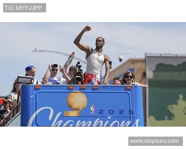 雷霆与蓝网激战正酣NBA直播盛况回顾与精彩瞬间分析 雷霆与蓝网激战正酣NBA直播盛况回顾与精彩瞬间分析