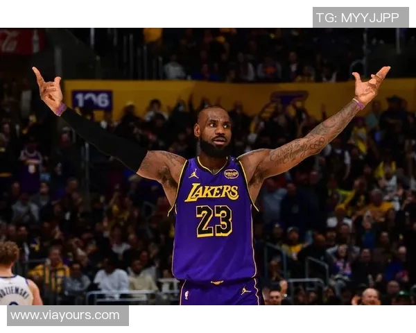 湖人詹姆斯与勇士库里精彩对决瞬间回顾与分析